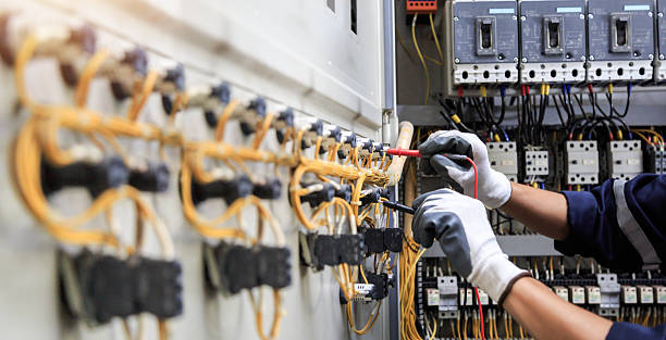 Professional Electrician technician working in Benjamin, UT
